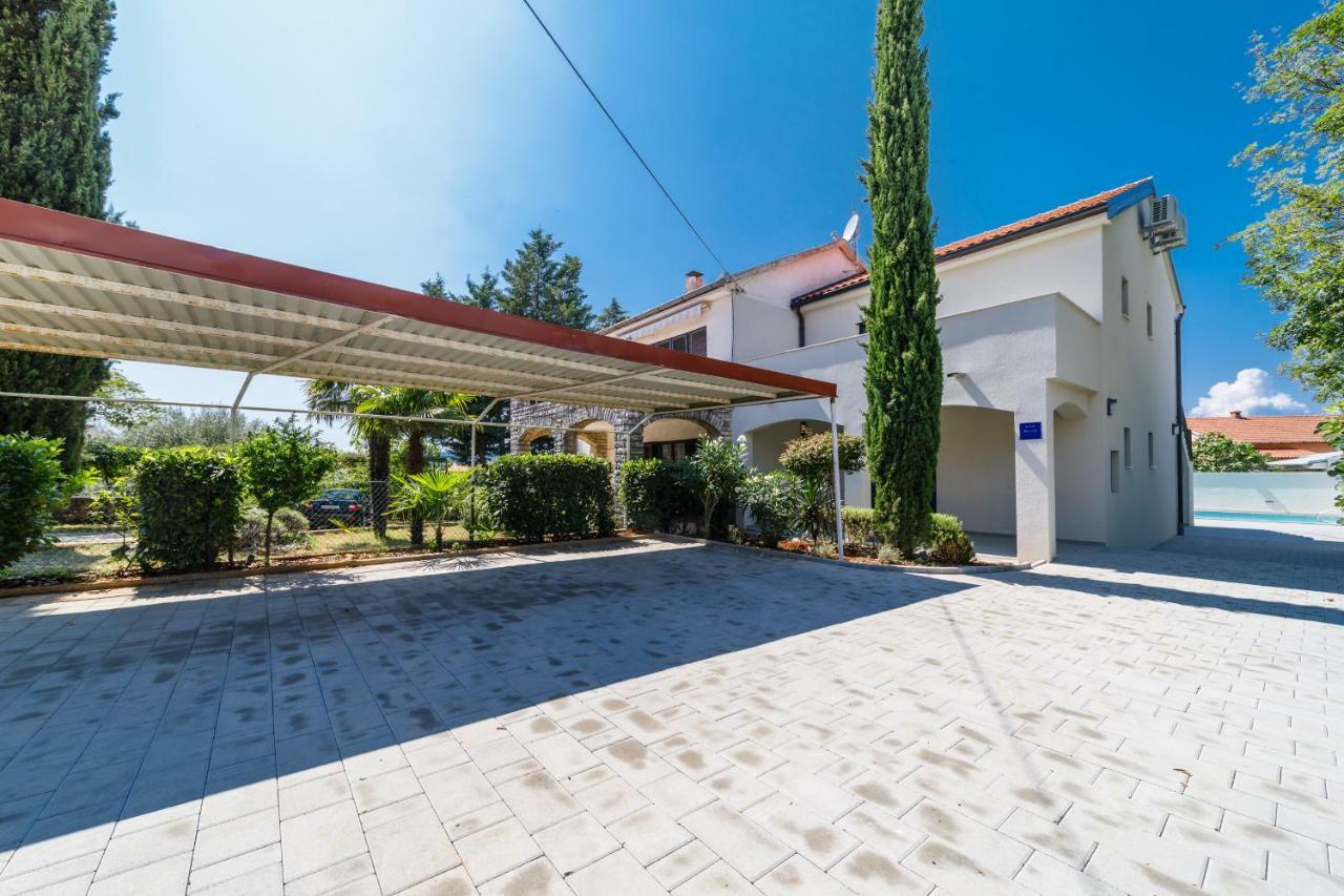 Hotel Mari House Malinska Esterno foto